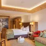 Olympia 4*