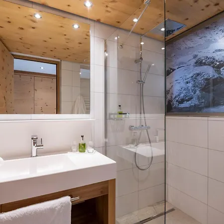 Olympia Hotel 4*