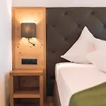 Olympia Hotel 4*