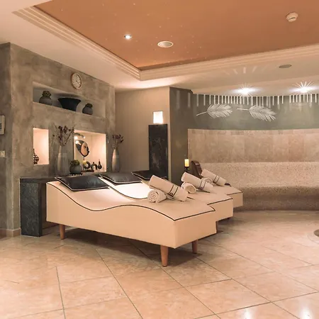 Olympia 4*